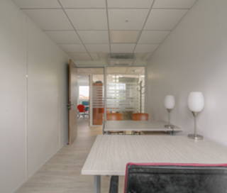 Bureau privé 12 m² 3 postes Coworking Cours Albert Thomas Lyon 69008 - photo 2